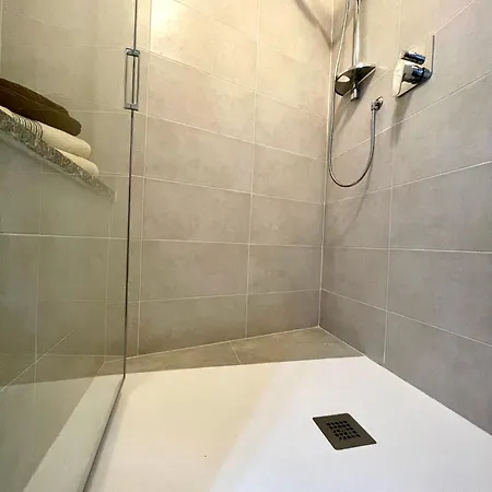 Lg - Boutique And - Brienno