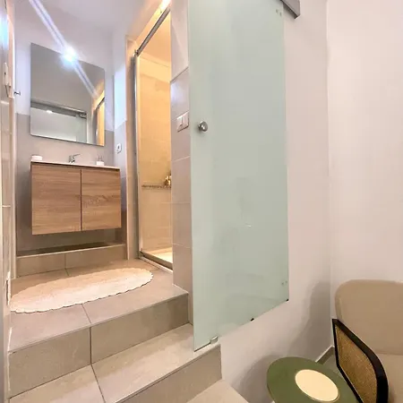 Lg - Boutique And - Brienno