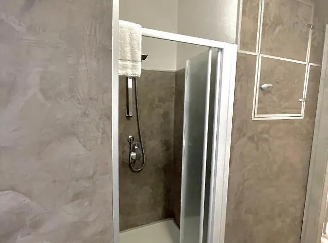 Lg - Boutique And - *