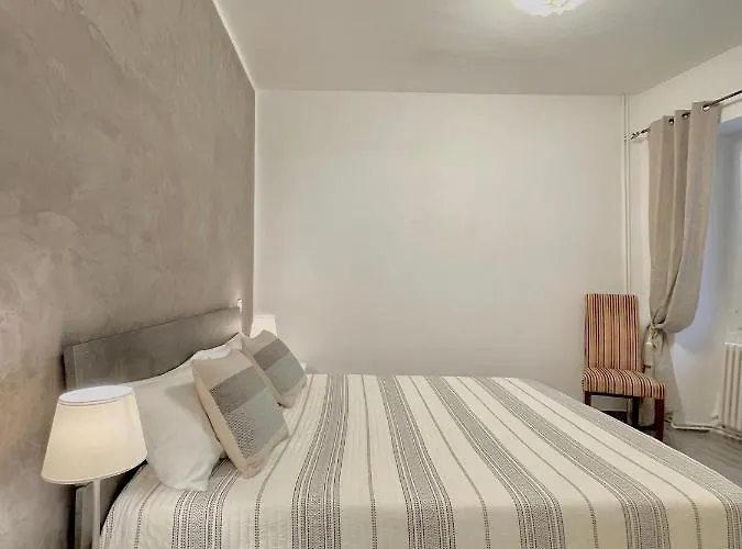 Lg - Boutique And - *