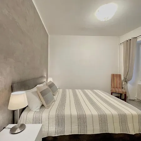 Lg - Boutique And - *